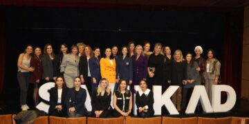 TEKNOLOJİDE KADIN GÜCÜNÜN İLHAM VEREN HİKAYESİ KONFERANSI